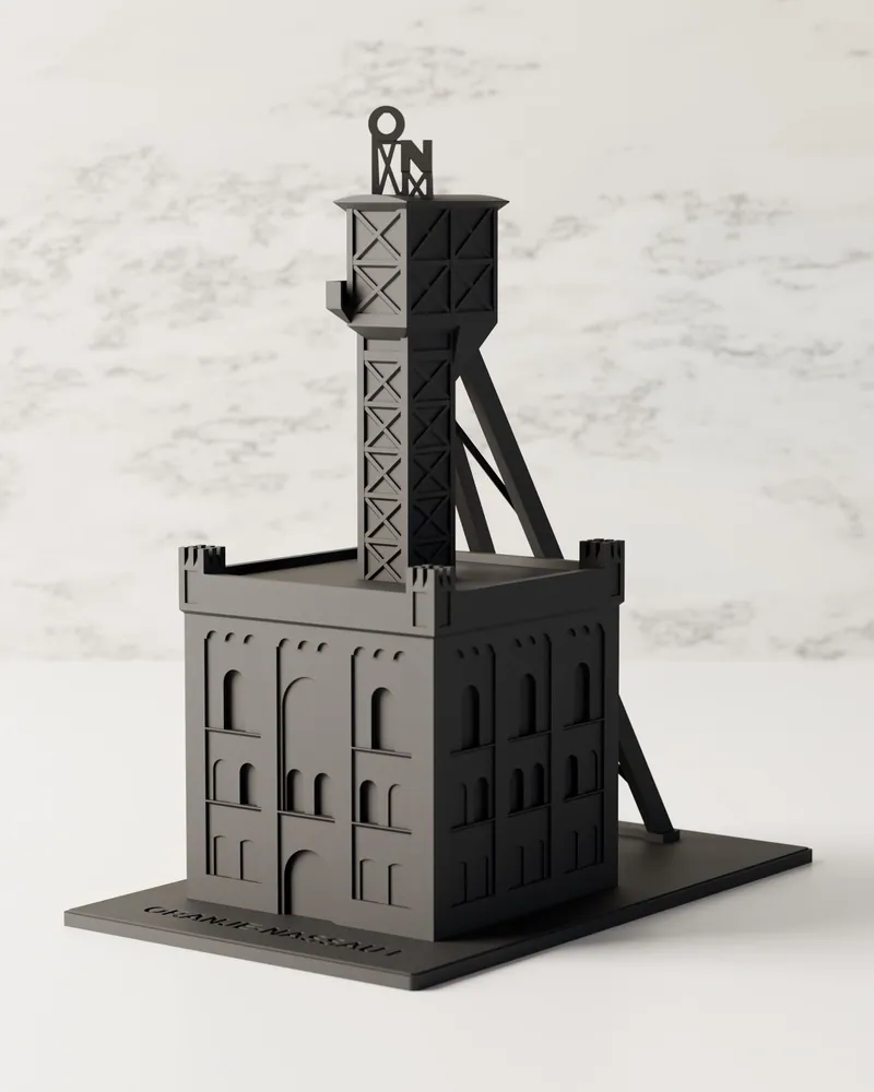 3D-weergave van het model van het schachtgebouw Oranje-Nassau I in mat zwart op een wit blad, met de schachtbok, de letters ON en de schuine schoor